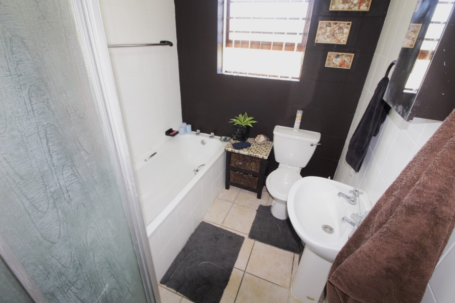3 Bedroom Property for Sale in Wavecrest Eastern Cape